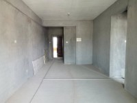 ���\������