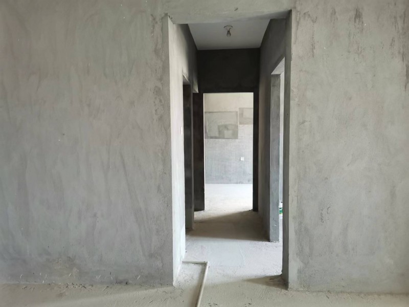 ���\������