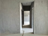 ���\������